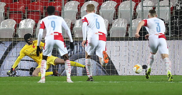 Slavia - Arsenal 0:4, kruté loučení s Evropou, domácím došly síly