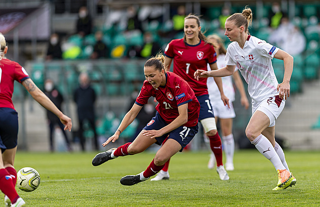 ONLINE: Šance na historický postup. Fotbalistky bojují se Švýcarkami o Euro