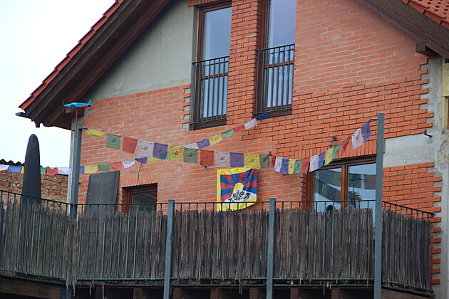 Tibetská vlajka v praských  eporyjích 