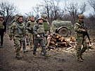 Ukrajinský prezident Volodymyr Zelenskyj na inspekci bojových pozic v Donbasu...