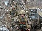 Patrola ukrajinské armády nedaleko Doncku (11. dubna 2021)  