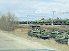 Kolony ruských tank a vojenských automobil v ruské Voronské oblasti (6....