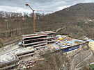 Pohled na rekonstruovan bazn Thermalu ze 14. patra hotelu. (14. dubna 2021)