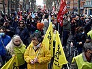 Lidé v Toulouse  protestují proti zákonu o veejné bezpenosti. (13. dubna 2021)