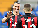 Ante Rebi (vpravo) z AC Milán slaví se spoluhráem Zlatanem Ibrahimoviem...