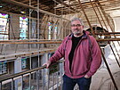 Daniel ern koupil synagogu s rabnskm domem v roce 2012, kdy je zskal v...