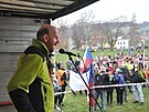 V Semilech demonstrovaly stovky lid na podporu editele Waldorfsk koly Ivana...