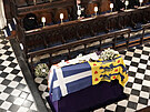 Královna Albta II. se v kapli svatého Jií na hrad Windsor louí se svým...