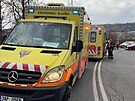 Nehoda dvou aut v Podblohorsk ulici nad Klamovkou. idi a psolujezdec z...