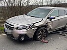 Nehoda dvou aut v Podblohorsk ulici nad Klamovkou. idi a spolujezdec z...