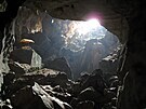Jeskyn u Vang Vieng. V Laosu jeskyn nemají ádná svtla, varovné cedule nebo...
