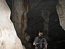 Jeskyn u Vang Vieng. V Laosu jeskyn nemají ádná svtla, varovné cedule nebo...