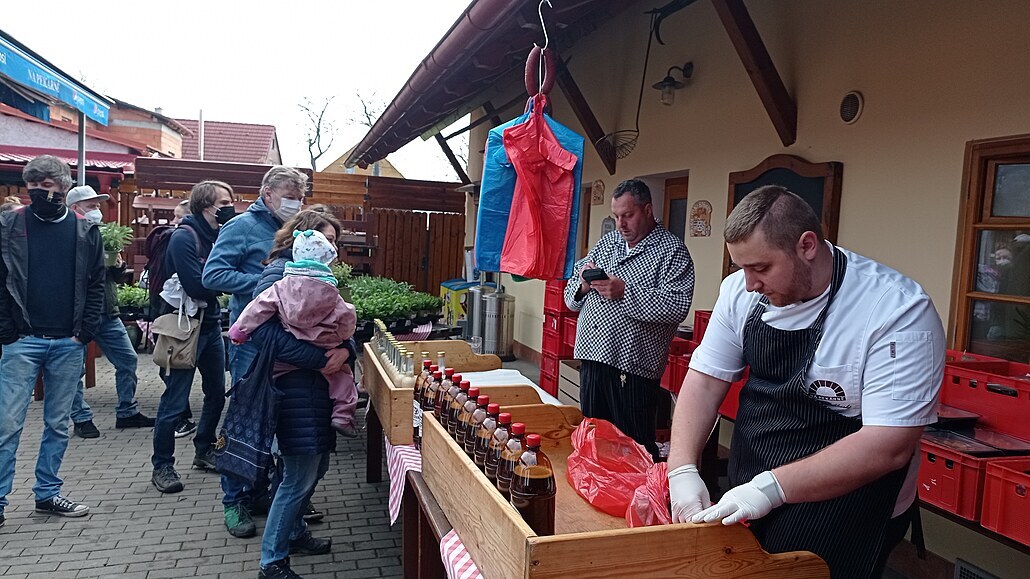 Kuchař Václav Frič oslavil otevření okresů zabijačkovým jarmarkem