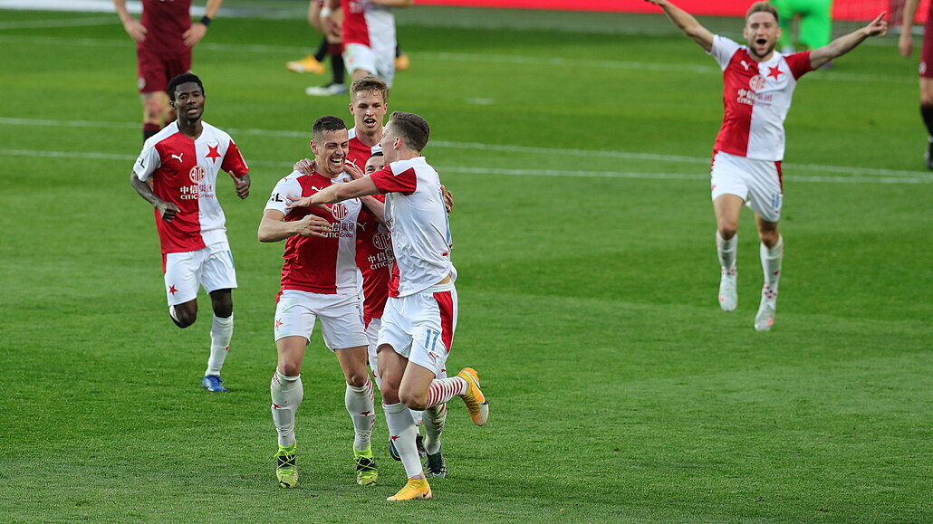 Slavia - Sparta 2:0, derby pro lídra, rozhodl gól Holeše do šatny