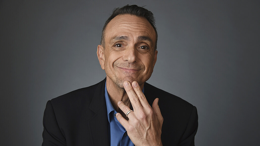 Americký herec a dabér Hank Azaria (16. ledna 2020)