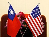 Vlajky Tchaj-wanu a USA na spole�ném setkání v Tchaj-peji v roce 2018