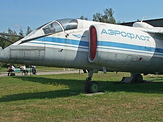 Mjasiščev M-17 (druhý letový prototyp, imatrikulace CCCP-17103), letecké muzeum...