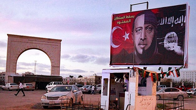 Erdogan rovn se Islmsk stt. Ve vchodolibyjskm Benghz je tureck prezident povaovn za neptele (14. nora 2020)