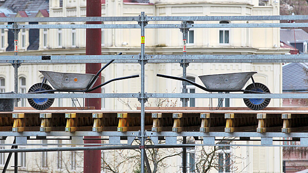 V Karlovch Varech pokrauje rekonstrukce hotelu Thermal a jeho baznu. (14. dubna 2021)