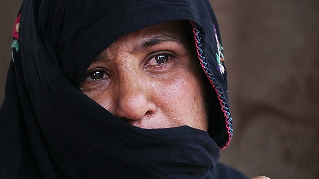 Afghnka, kter bhem vlenho konfliktu ztratila st pbuzenstva. (22. bezna 2021)