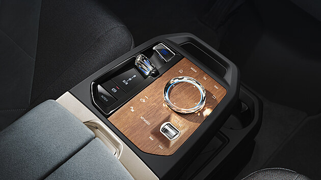 Designové ztvárnění ovladačů osmé generace rozhraní iDrive v BMW iX.