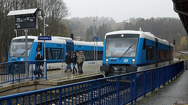 Jízdné v regionálních vlacích a autobusech v Libereckém kraji zdraží.