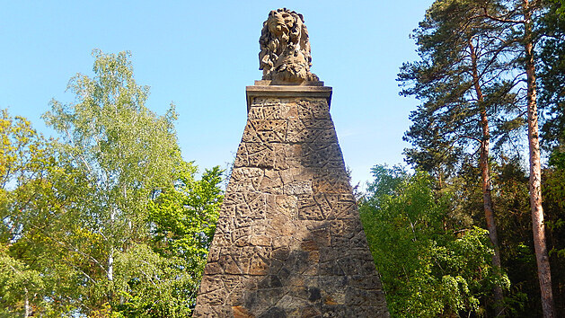 Myšlenka postavit v obci mohylu na památku Viléma Konecchlumského vznikla v obci v roce 1906.