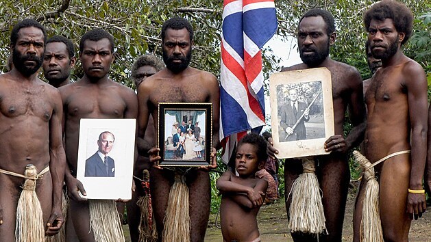 Na souostrov Vanuatu uctvaj britskho prince Philipa jako boha. (12. dubna 2021)