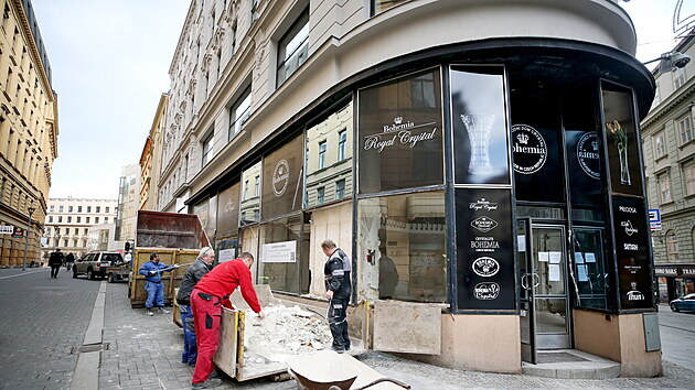 Obchod Bohemia Crystal v Masarykově ulici, kde nakupovaly skleněné skvosty generace Brňanů, končí po sedmdesáti letech kvůli covidu.