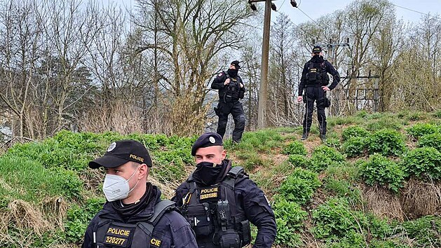 Brněnští policisté od minulé středy pátrají po patnáctiletém chlapci, který byl naposledy viděn v Jundrově se svými vrstevníky. (19.4.2021)