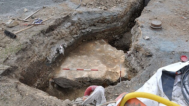 Archeologov na pilberku narazili na zklady neznm stedovk zdi.