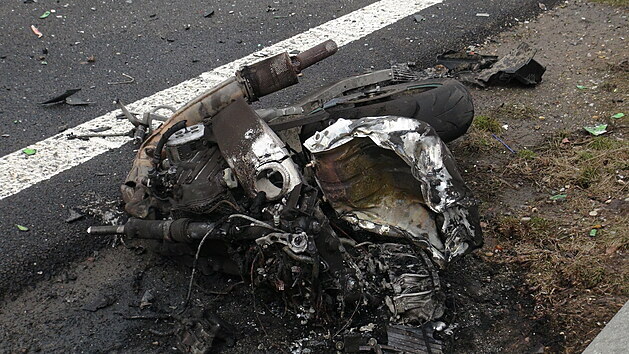 Motorkář, který měl smrtelnou nehodu na dálnici D5, jel se zákazem řízení. (14.4.2021)