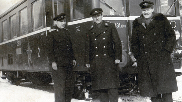 Zimy bývaly na trati do Vrbna pod Pradědem drsné jak pro stroje (zde M131.1303), tak pro železničáře