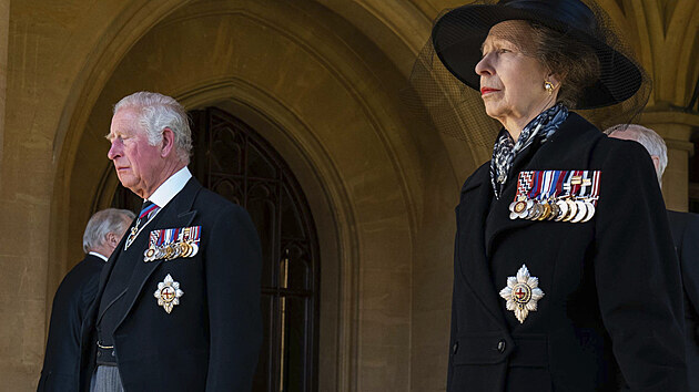 Princ Charles a princezna Anna na pohřbu prince Philipa (Windsor, 17. dubna 2021)