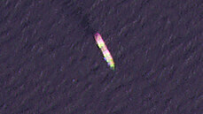 Íránská nákladní lo MV Saviz v Rudém moi na satelitním snímku. Plavidlo...