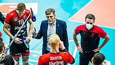 Porada českobudějovických volejbalistů během druhého finále proti Karlovarsku