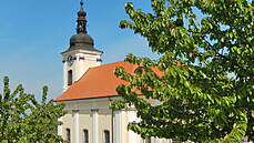 Barokní kostel sv. Petra a Pavla zaloil Frantiek Norbert hrab...