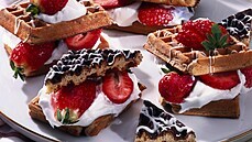 Vafle s jahodami a lehakou
