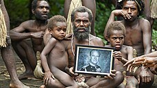 Na souostroví Vanuatu uctívají britského prince Philipa jako boha. (12. dubna...
