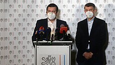 Premiér Andrej Babi a vicepremiér Jan Hamáek na mimoádné tiskové konferenci...