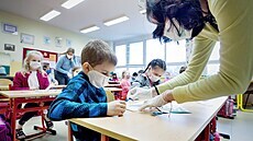 Děti znovu usedly do lavic základní školy Jabloňová v Liberci. (12. dubna 2021)
