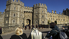 Lidé se sházejí před hradem Windsor, aby uctili památku prince Philipa, který... | na serveru Lidovky.cz | aktuální zprávy
