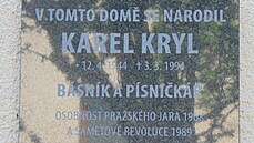 Písniká a básník Karel Kryl se narodil v Kromíi. Na jeho rodném dom je...