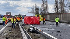 Policie vyetuje nehodu dodávky s motorkou na dálnici D5.(14.4.2021)