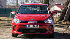 Kia Rio ani po nejnov�j�ím faceliftu nevypadá nijak extravagantn�, p�í� i zá�...