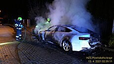 V Losiné u Plzn nkdo zapálil Audi A5. Po hái policisté pátrají.