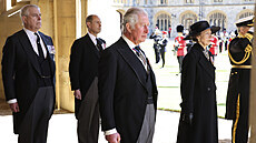 Princ Andrew, princ Edward, princ Charles a princezna Anna na pohbu prince...
