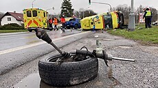 Nehoda sanitky a osobního vozu v Úvalech na Praze - východ. (17. dubna 2021)