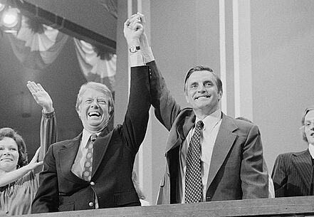 Jimmy Carter (vlevo) a Walter Mondale na snmu Demokratické strany (15....