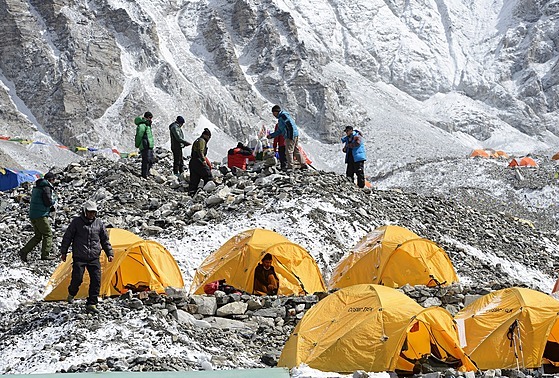 Základní tábor ped výstupem na Everest v Nepálu (25. dubna 2018)